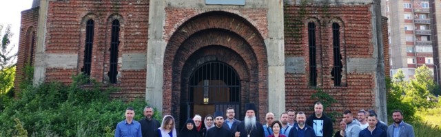 Bura u Prištini nakon održane liturgije u Hramu Hrista Spasa