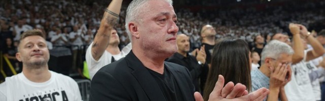 Danilović u suzama! DIRLJIVE SCENE U ARENI i ovacije Dudi Ivkoviću na oproštaju legendarnog kapitena Partizana