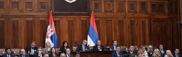 Jedanaest i po godina vlasti u jednoj skupštinskoj sednici