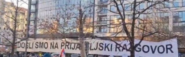 "Došli smo na prijateljski razgovor": Studenti i građani ispred BIA, a tu je i INTERVENTNA (UŽIVO)