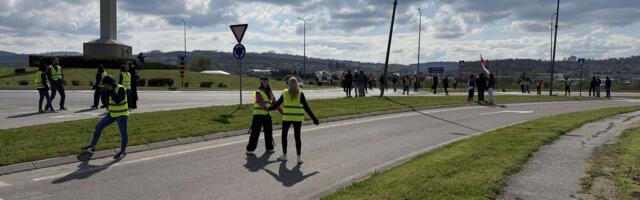 Zbog blokade kružnog toka kod Đurđevdanskog krsta preusmeren saobraćaj
