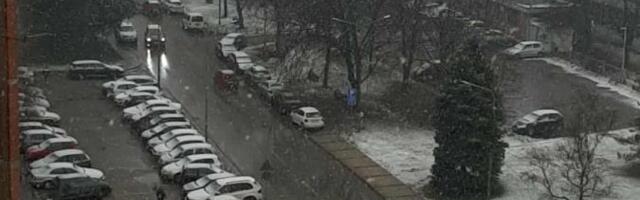 PRVE PAHULJE I U LOZNICI: Vozačima se savetuje oprezna vožnja, a deca oduševljena (FOTO)