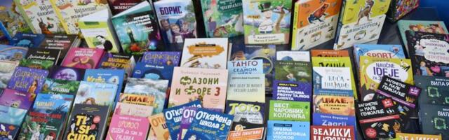 Prilagodite detetu način čitanja knjige i pratite njegovo vođstvo