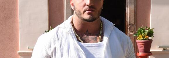 SKANDAL! Vuk Mob u nacističkoj uniformi u jeku rata Izraela sa Iranom - zbog ovoga može biti žestoko kažnjen! (GALERIJA)