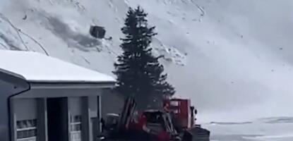 GONDOLA SE OTKAČILA SA ŽIČARE I SURVALA NIZ PADINU: Horor u švajcarskom skijalištu, ima povređenih, pogledajte kako se strmoglavila kabina (VIDEO)