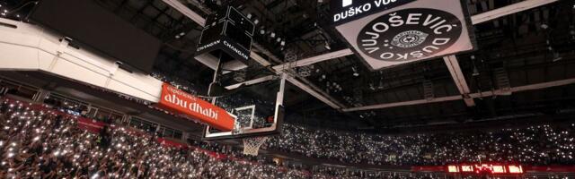 FOTO: Partizan i navijači odali počast Dušku Vujoševiću