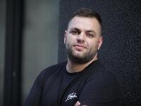 Ženi se Cobi! Reper izgovara sudbonosno "da" u rodnom kraju, a njegova izabranica je pevačica koja je osvojila publiku na PZE