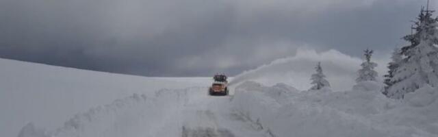U SELIMA ISPOD OVE PLANINE SMETOVI PO POLA METRA, neka mesta bez struje /FOTO/