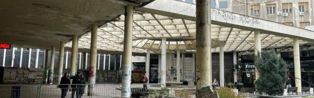 Srušen deo plafona u „Bezistanu“