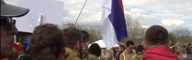 U toku protest studenata ispred redakcije Informera, trajaće večeras do 20 sati