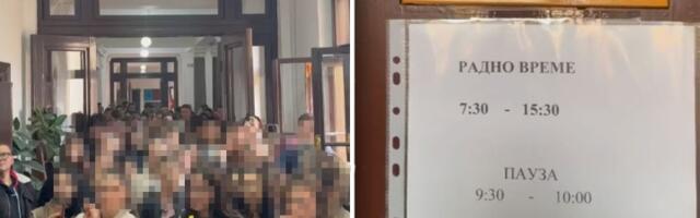 Protest gimnazijalaca zbog vraćanja suspendovane direktorke (VIDEO)