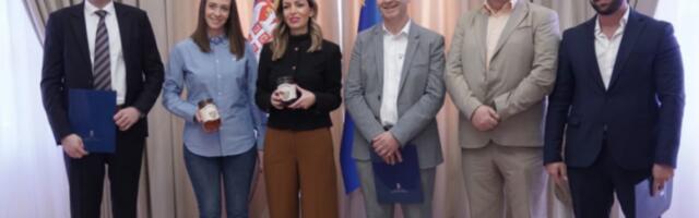 Месаровићева уручила решења по програму финансијске подршке за пласман меда
