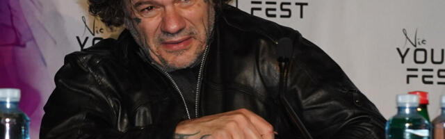 "TUKAO ME JE I OŠIŠAO" Stravični detalji lede krv! Ćerka otkrila ko je na eksplicitnom snimku sa njenom majkom! ŠOK