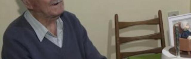 Deda Raško iz Kruševca napunio 100 godina: Otkrio je tajnu svoje dugovečnosti, dve namirnice su mu omiljene