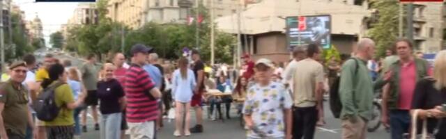 „Pobunjeni univezitet“: Predstavnici akademske zajednice blokirali raskrsnicu ispred vlade Srbije