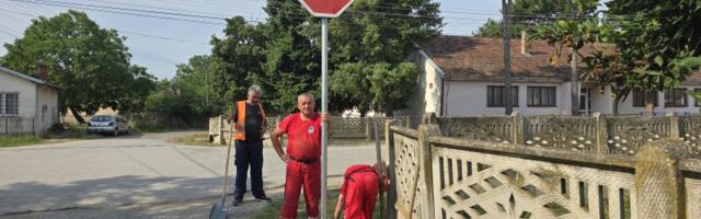 Nova saobraćajna signalizacija u zoni OŠ  Sreten Mladenović  u Lužnicama (FOTO)
