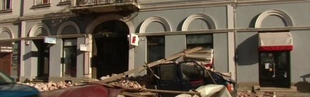 DEVOJČICA (12) POGINULA U PETRINJI! Dete stradalo pred majčinim očima!