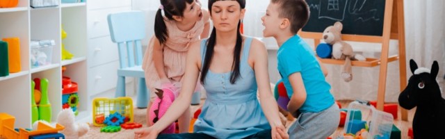 Mama baca stvari i jede po kući: Došla kod dece "po osvetu" (VIDEO)