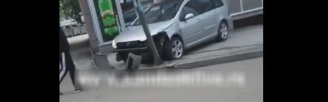 Novopazarac pijan bježao od policije pa udario u banderu