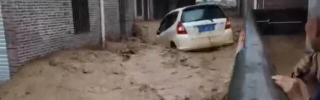 Desetine hiljada evakuisano od velikih poplava u Kini