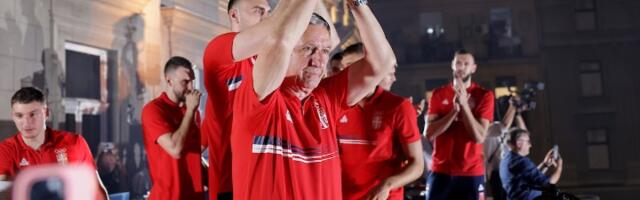 "Ameri se provukli": Spektakl u Pirotu, grad dočekao Pešića (VIDEO)