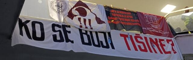 Navijačka atmosfera ispred RTS-a: Razlog su studenti biciklisti (VIDEO)