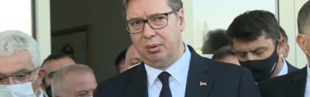 (VIDEO) VOLEO BIH DA DAM LIČNU DONACIJU! DONIRAĆU 300 SVOJIH KNJIGA I OBEZBEDIĆU JOŠ 700! Vučić: Sa ponosom čuvamo NAŠE IME I PREZIME