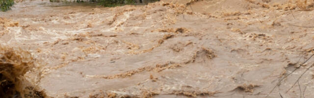 GRAĐANI SE MOLE DA PRATE OBAVEŠTENJA LOKALNIH KRIZNIH ŠTABOVA: Proglašene vanredne odbrane od poplava u ovom delu Srbije!