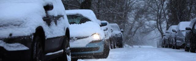 Automobil vam je zavejan, evo kako da ga očistite: Obavezno proverite ovaj deo pre nego što startujete grejanje