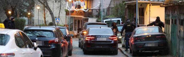 Strpao bivšu devojku u auto, pa je davio i tukao, policija presrela njegovu "škodu": Jezivo nasilje na Voždovcu!