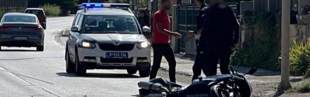 Pijan oborio motociklistu kod Niša, čovek teško povređen: Muškarac naleteo na motor, pa pobegao sa mesta nesreće