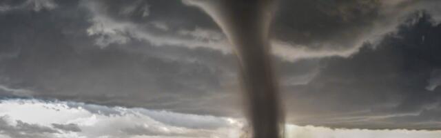Tornado prevrnuo kamion u Grčkoj!