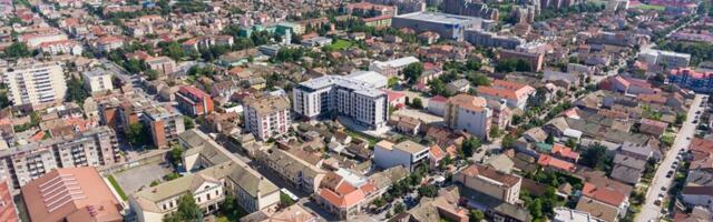 Horor u centru grada na zapadu Srbije: Jezive gamadi mile po fasadama i trotoarima, ljudi uspaničeni FOTO