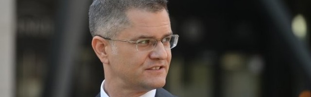 JEDAN JE ŽIVOT! Zanimljiva fotografija Vuka Jeremića!