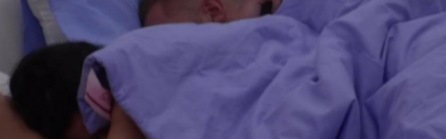 MENSUR I MILICA NE MOGU DA SE OBUZDAJU: Maloletnica PALA na njegov ŠARM, pa mu sve DOPUSTILA! (VIDEO)