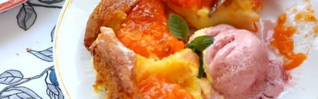 Miriše na detinjstvo! KREMASTI VOĆNI KOLAČ sa KAJSIJAMA i PUDINGOM! Mljac! (VIDEO)