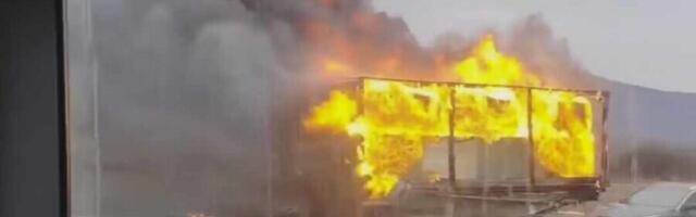 Izgorela prikolica kamiona na auto-putu Niš-Leskovac