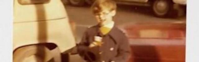 PA OVO JE HIT! Danas važi za jednog od NAJZGODNIJIH MINISTARA, a kao klinac jeo iz šerpe! DA LI BISTE GA PREPOZNALI? (VIDEO+FOTO)