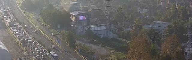 PAKAO ZVANI JUTARNJI ŠPIC! Kolaps na auto-putu, na Gazeli nema gde igla da padne! (FOTO)