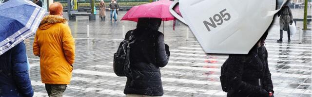 Ljudi u Srbiji ponovo nose zaštitne maske u zatvorenom prostoru, na ulici, u prevozu... Evo o čemu se radi