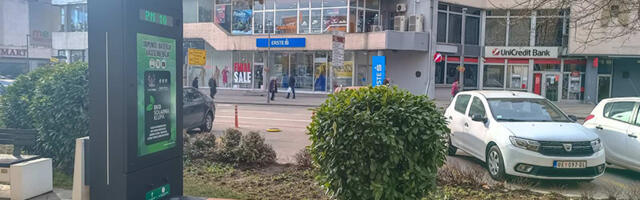 Postavljena solarna klupa kod Gradske kuće