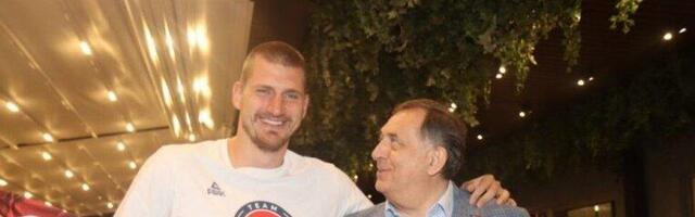 MOĆNA FOTKA: JOKIĆ sa šalom REPUBLIKA SRPSKA! Dobio ODLIKOVANJE od Dodika!