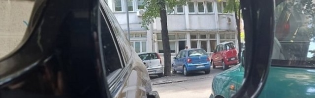 Neki dan sam ostavio auto u parku...