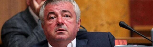 "Sine, ja sam duže na vlasti nego što ti imaš godina": Besni jer se "nedodirljivi" smeje (VIDEO)