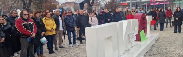 Potpisivanje peticije za vanredne izbore i u Pirotu
