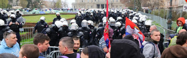 STUDENTI SNIMILI NIŠKE ĆACIJE Posle lažnih policajaca... režim podmeće LAŽNE VETERANE (FOTO)