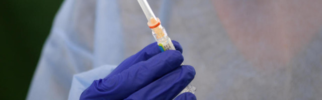 Prve doze vakcina za zdravstvene radnike, vojsku i policiju