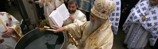 Šta se radi s bogojavljenskom vodicom od prošle godine: Ovo pravilo mnogi ne znaju i prave strašnu grešku