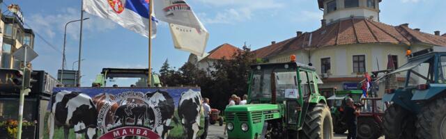 Protest u Bogatiću: Poljoprivrednici i građani pružili podršku dvojici kolega