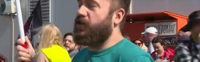 Blokaderi zaboravili na pad nadstrešnice: Ništa im sem lične koristi nije bitno, napravili i "kvir" zbor (VIDEO)